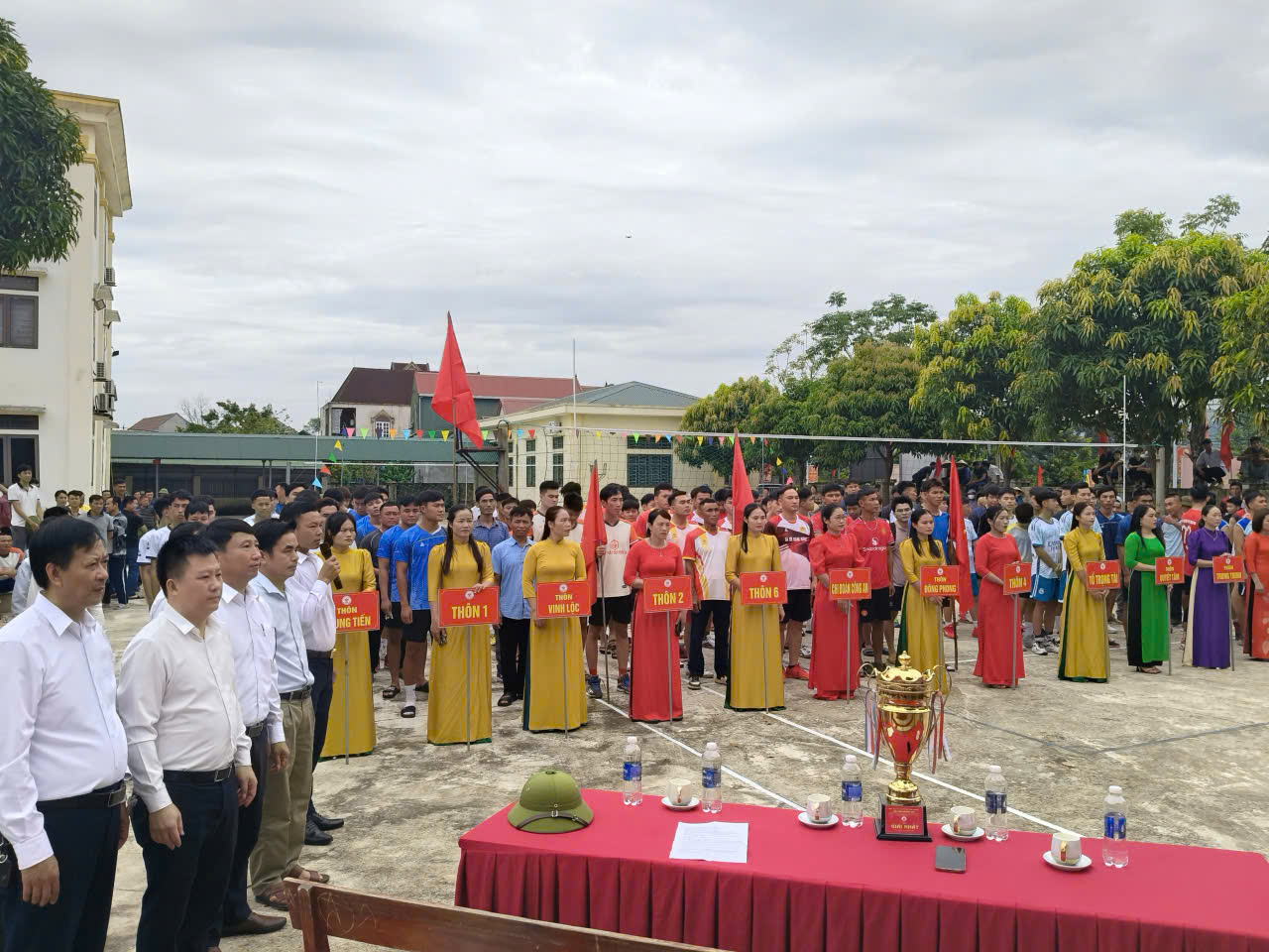 Uỷ ban nhân dân xã Cẩm Trung - Ban tổ chức Đại hội TDTT xã tổ chức giải bóng chuyền Nam năm 2025.