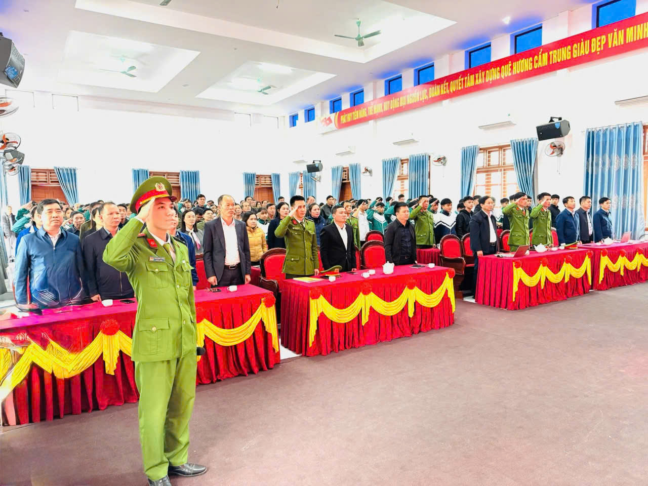 UBND XÃ CẨM TRUNG RA MẮT MÔ HÌNH “ QUẢN LÝ, GIÁO DỤC THANH THIẾU NIÊN CÓ NGUY CƠ VI PHẠM PHÁP LUẬT|”