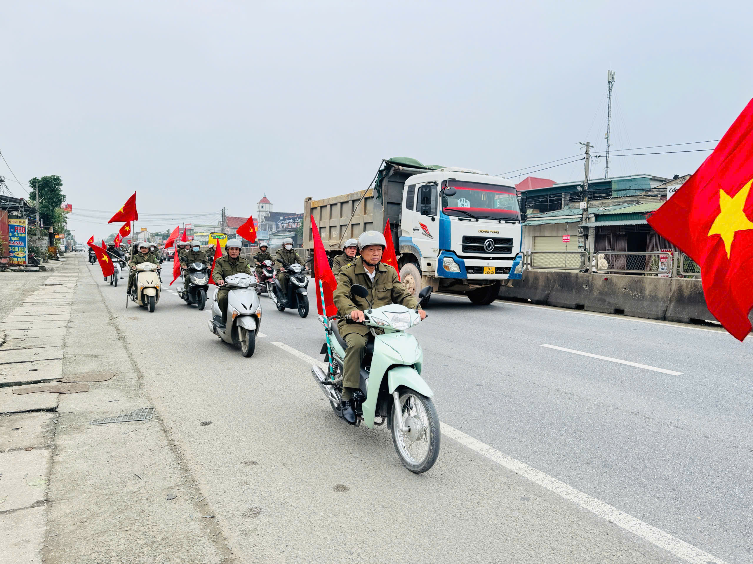 a .ra qu&acirc;n trấn &aacute;p tội phạm 0.jpg