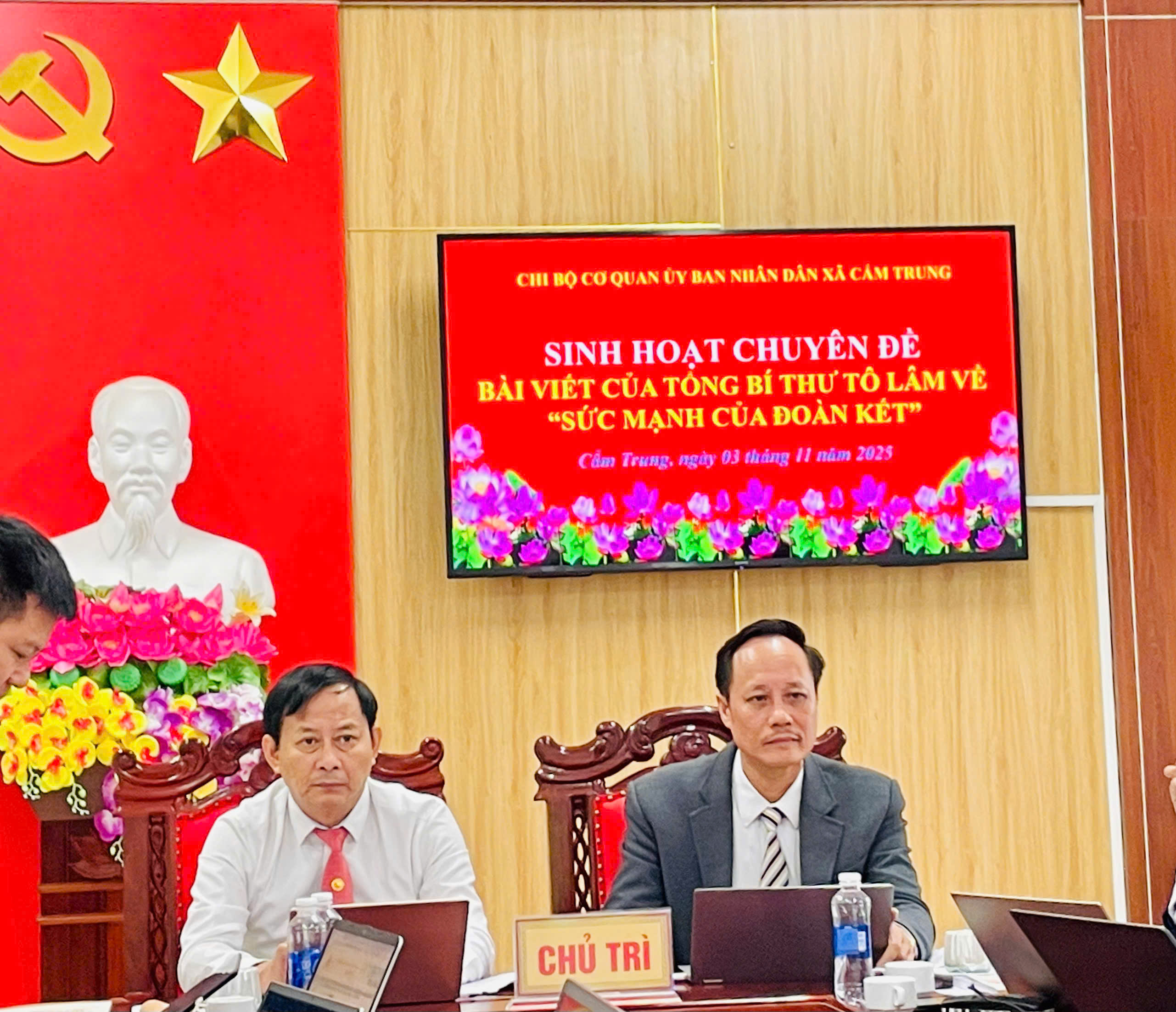 CHI BỘ CƠ QUAN UBND XÃ TỔ CHỨC SINH HOẠT CHUYÊN ĐỀ BÀI VIẾT CỦA TỔNG BÍ THƯ TÔ LÂM VỀ "SỨC MẠNH CỦA ĐOÀN KẾT"