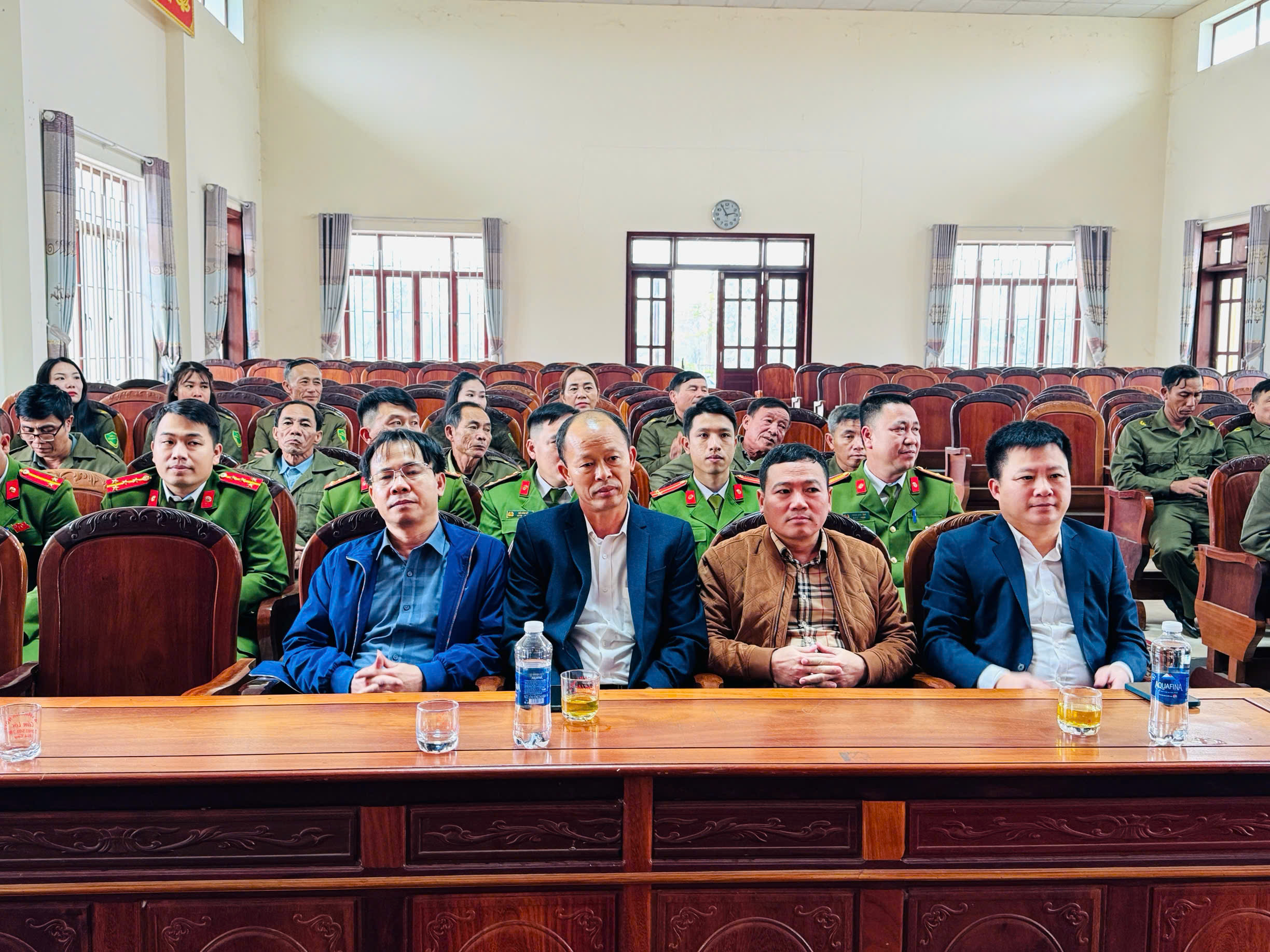 a .ra qu&acirc;n trấn &aacute;p tội phạm 1.jpg