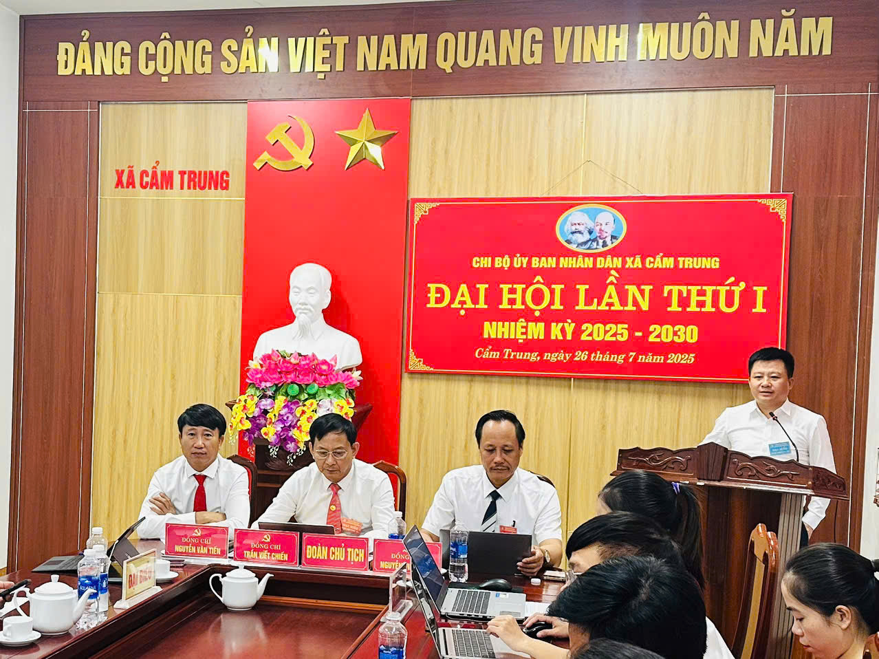 Chi bộ cơ quan Đảng và Cơ quan UBND xã Cẩm Trung tổ chức Đại hội lần thứ I, nhiệm kỳ 2025-2030