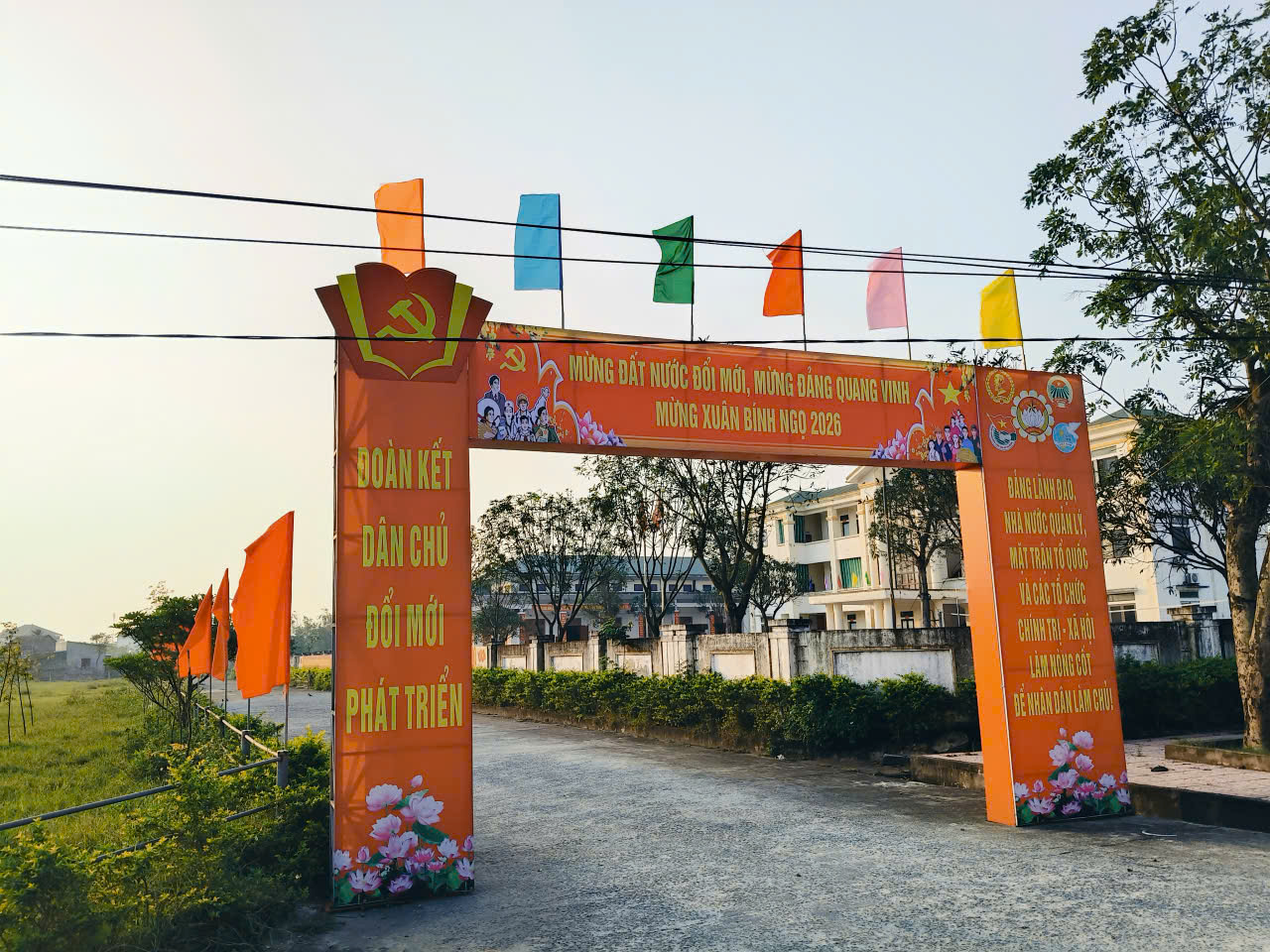 Xã Cẩm Trung tập trung công tác tuyên truyền tạo khí thế sôi nổi chào mừng Đại hội XIV của Đảng và Xuân Bính Ngọ 2026.