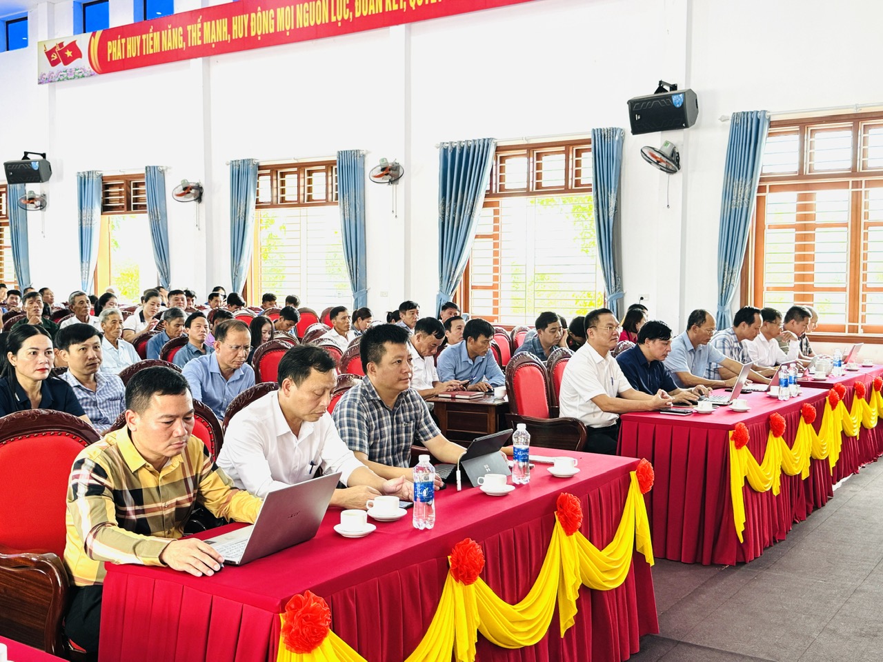 xã Cẩm Trung tổ chức Lễ phát động phong trào "Bình dân học vụ số" gắn với "Học tập số" 