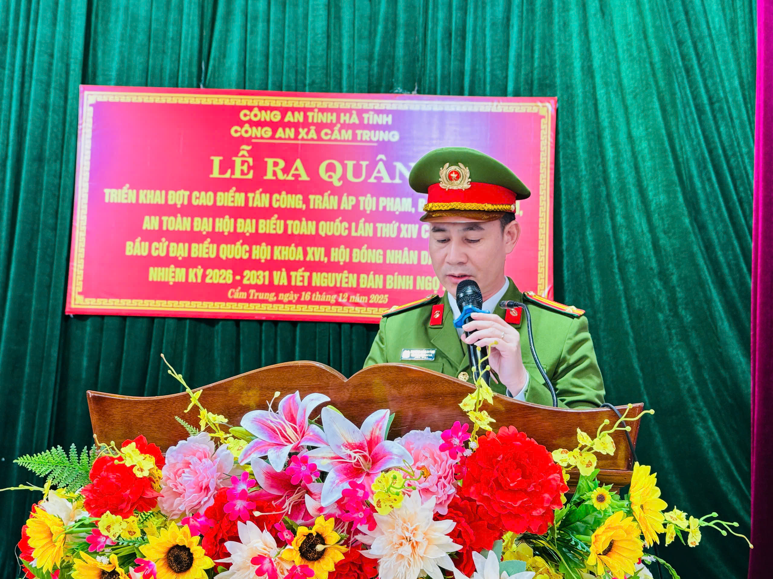 a .ra qu&acirc;n trấn &aacute;p tội phạm thanh.jpg