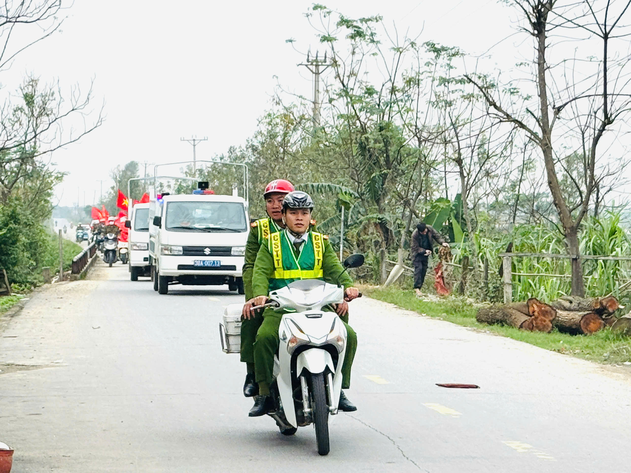 a .ra qu&acirc;n trấn &aacute;p tội phạm 9.jpg