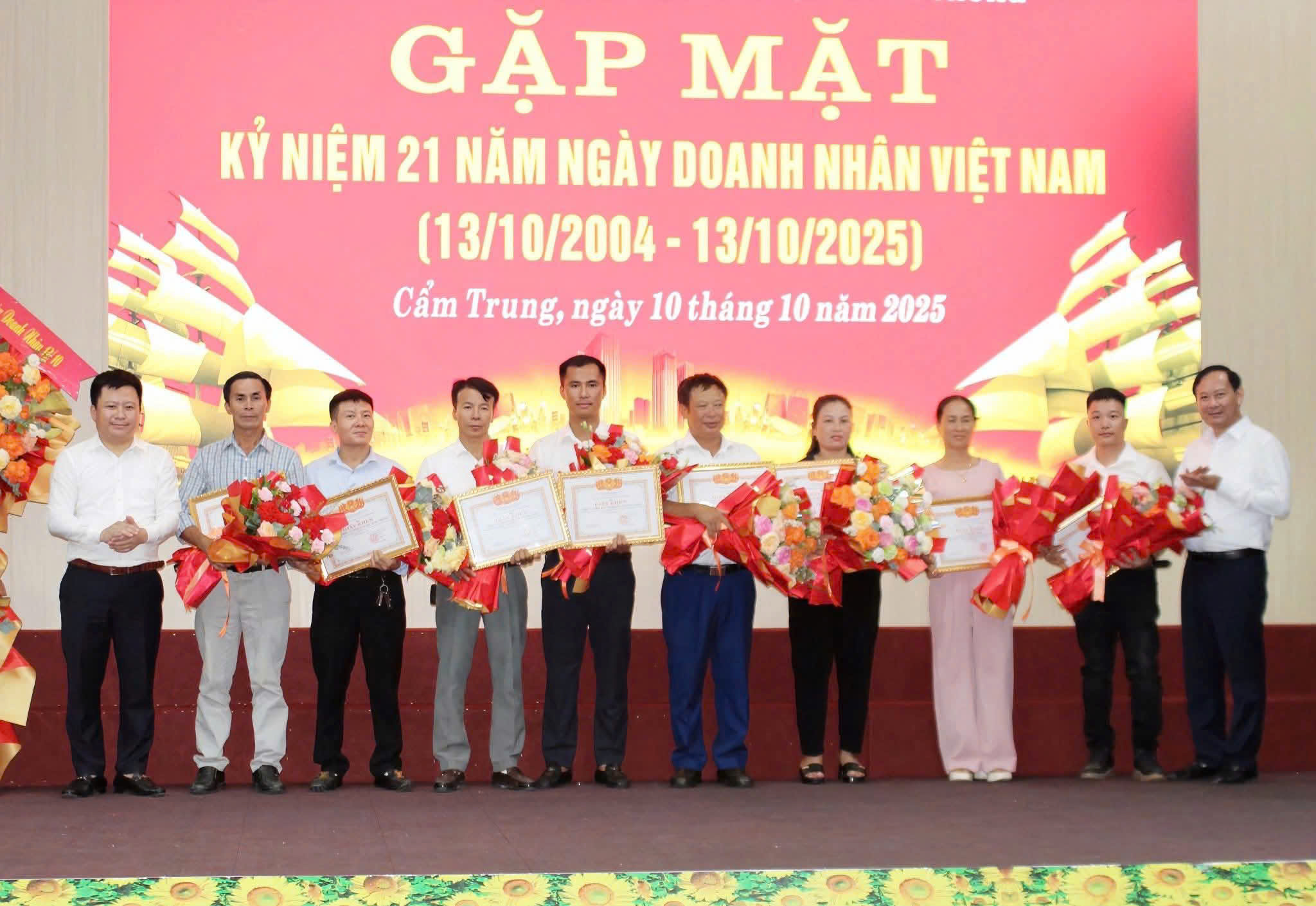 PHÁT HUY VAI TRÒ DOANH NHÂN, DOANH NGHIỆP TRONG PHÁT TRIỂN KINH TẾ XÃ CẨM TRUNG