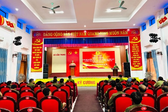 UBND xã Cẩm Trung , tỉnh Hà Tĩnh tổ chức khai giảng lớp tập huấn, bồi dưỡng nghiệp vụ cho 49 thành viên là  lực lượng tham gia bảo vệ an ninh, trật tự (ANTT) ở cơ sở năm 2026.