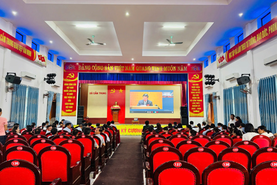 Đảng ủy xã Cẩm Trung, tỉnh Hà Tĩnh tham dự hội nghị trực tuyến toàn quốc, quán triệt, triển khai thực hiện Nghị Quyết số 10 NQ/ TW của Bộ chính trị 