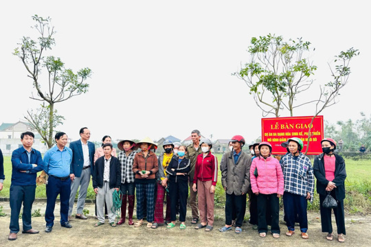 CẨM TRUNG BÀN GIAO DỰ ÁN “MÔ HÌNH CHĂN NUÔI BÒ” THUỘC CHƯƠNG TRÌNH MTQG GIẢM NGHÈO BỀN VỮNG NĂM 2025