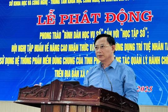 xã Cẩm Trung tổ chức Lễ phát động phong trào "Bình dân học vụ số" gắn với "Học tập số" 