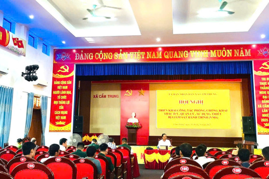UBND xã Cẩm Trung phối hợp Sở Nông nghiệp và Môi trương tổ chức Hội nghị Triển khai chỉ đạo của Ban Chỉ đạo IUU tỉnh về việc tăng cường công tác tuyên truyền các quy định về quản lý, sử dụng thiết bị giám sát hành trình trên tàu cá (VMS) 