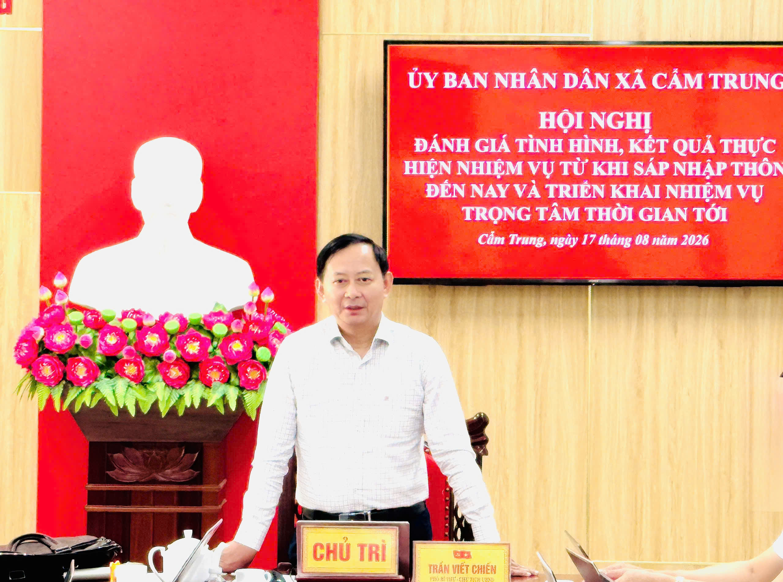 UBND xã Cẩm Trung tổ chức Hội nghị đánh giá tình hình, kết quả thực hiện nhiệm vụ sau sáp nhập thôn và triển khai nhiệm vụ trọng tâm trong thời gian tới. 