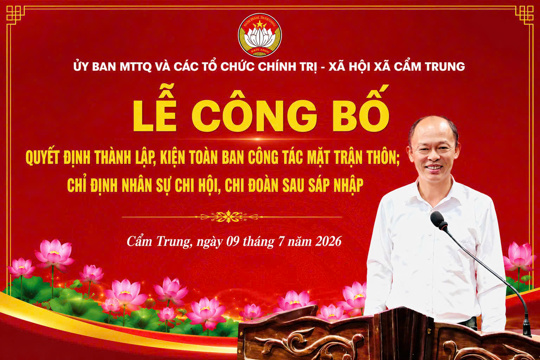 Ban Thường trực Ủy ban MTTQ Việt Nam xã Cẩm Trung, tỉnh Hà Tĩnh tổ chức Lễ công bố các quyết định thành lập, kiện toàn Ban Công tác Mặt trận thôn và chỉ định nhân sự các chi đoàn, chi hội sau sáp nhập thôn