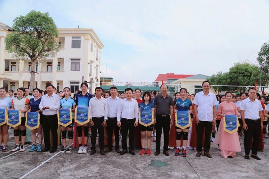 XÃ CẨM TRUNG TỔ CHỨC THÀNH CÔNG GIẢI BÓNG CHUYỀN NỮ NĂM 2025