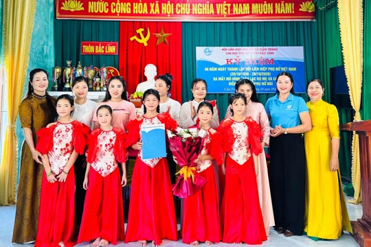 Hội liên hiệp phụ nữ xã Cẩm Trung, tỉnh Hà Tĩnh ra mắt mô hình CLB “Mẹ và con gái” và hưởng ứng “Tháng nghe Phụ nữ nói” năm 2026 