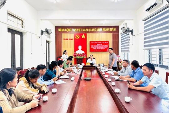 Ủy ban nhân dân xã Cẩm Trung, tỉnh Hà Tĩnh tổ chức hội nghị triển khai nhiệm vụ, giải pháp phòng, chống khai thác hải sản bất hợp pháp, không báo cáo và không theo quy định (IUU)