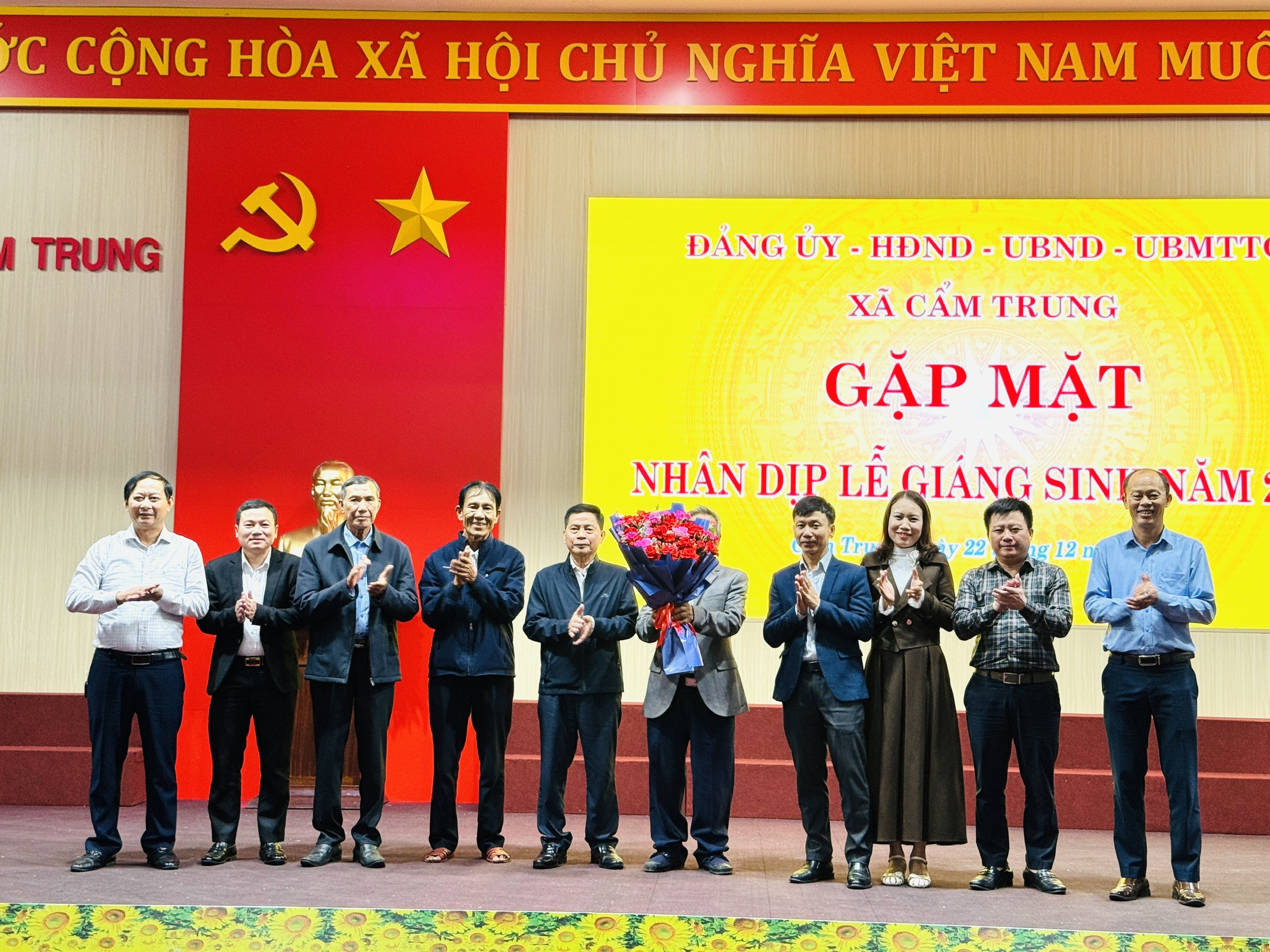 XÃ CẨM TRUNG TỔ CHỨC NHIỀU HOẠT ĐỘNG HƯỚNG TỚI LỄ GIÁNG SINH NĂM 2025