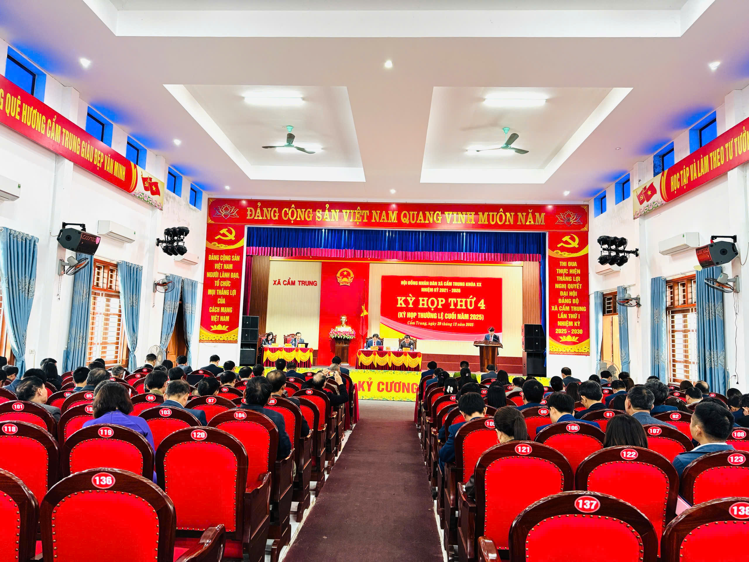 kỳ họp6.jpg